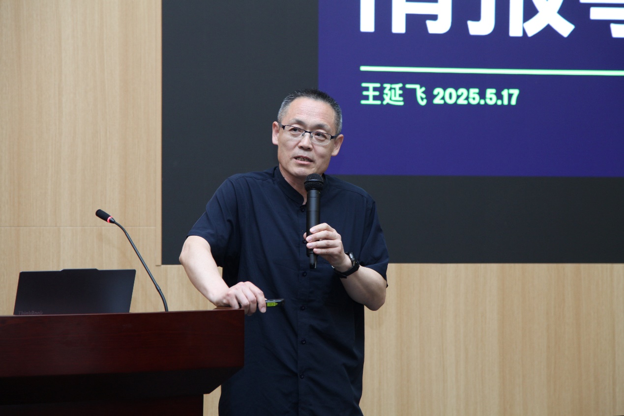 穿着西装笔挺的男子与配字AI 生成的内容可能不正确。